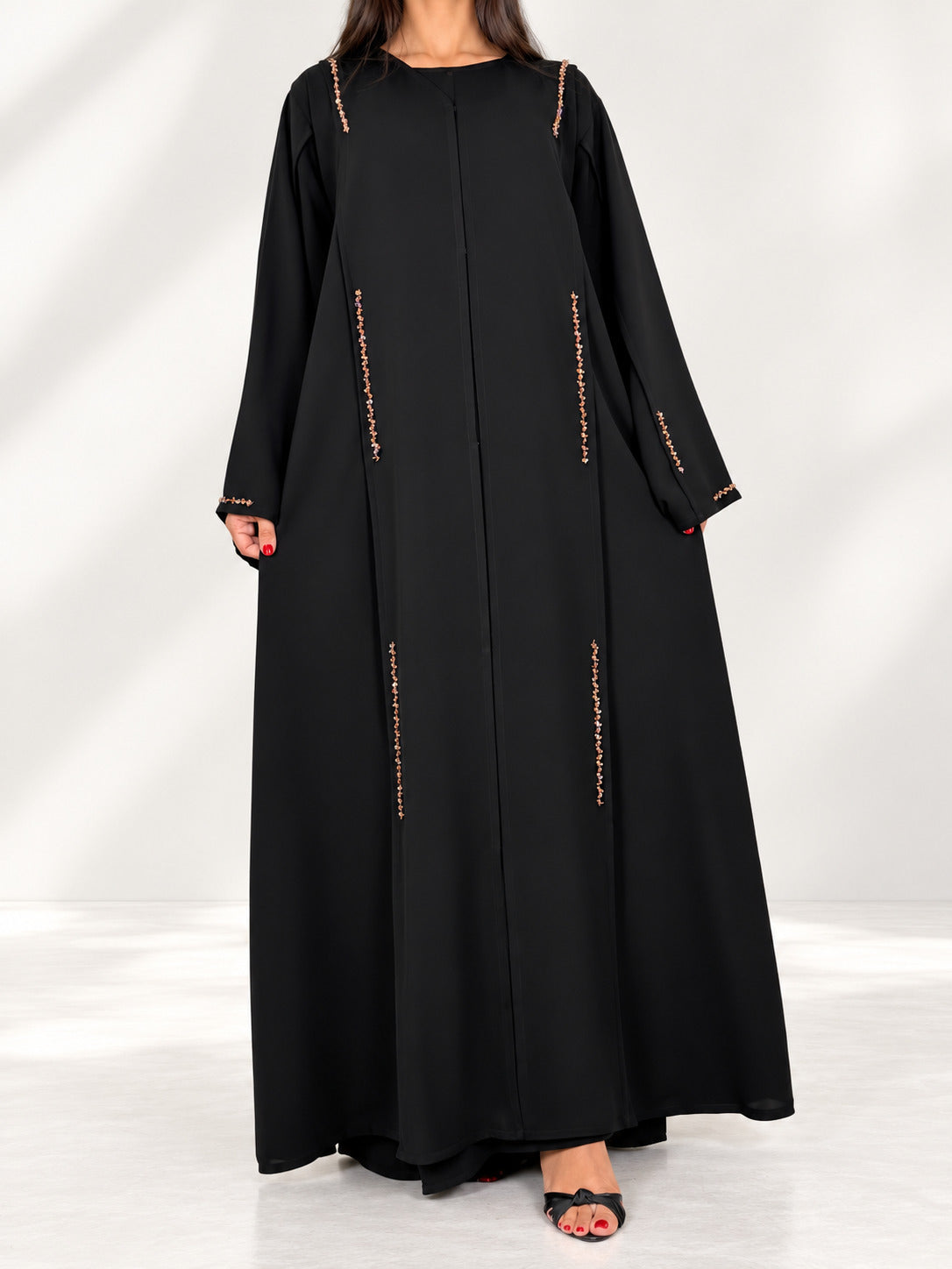 Abaya Nimat noire de face pour mariage, henné et cérémonie, tombé fluide