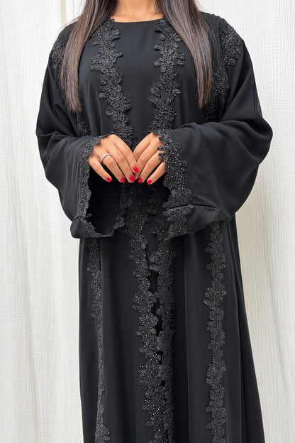 Poignets de l'abaya kimono Mirdif bordés de dentelle guipure perlée